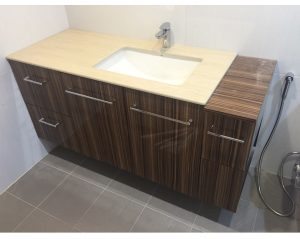 Read more about the article 客製化浴櫃置物櫃， 穩重木紋系列，實用收納設計