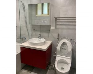 【浴櫃實例】寶石紅色的小巧浴櫃點綴了空間
