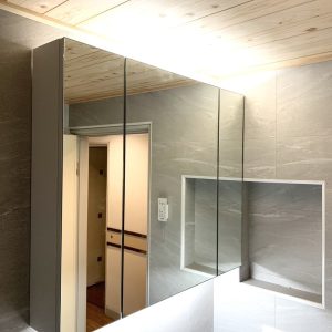 JM-4053三門鏡櫃+上下氣氛燈